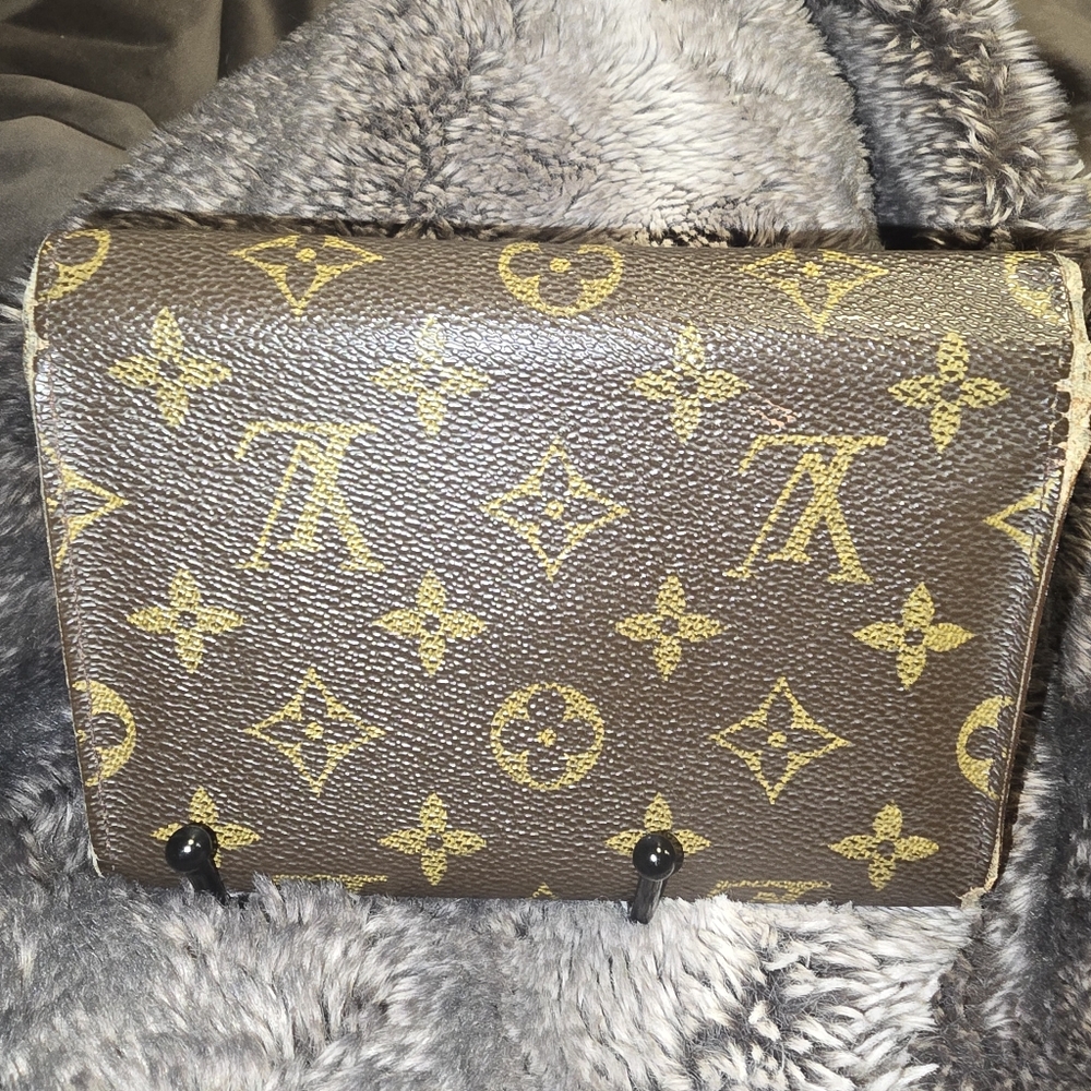 LOUIS VUITTON LV Portefeuille Papier Monogram Tri-Fold Wallet - Picture 3 of 11